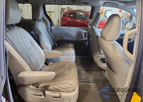 2013 Toyota Sienna Xle z USA, uszkodzony, nr VIN 5TDDK3DC7DS053752